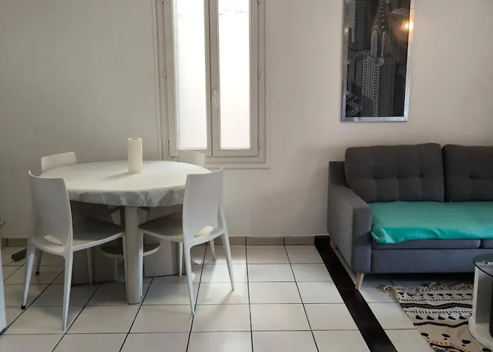 Apartman F1 200 Metre De La Gare